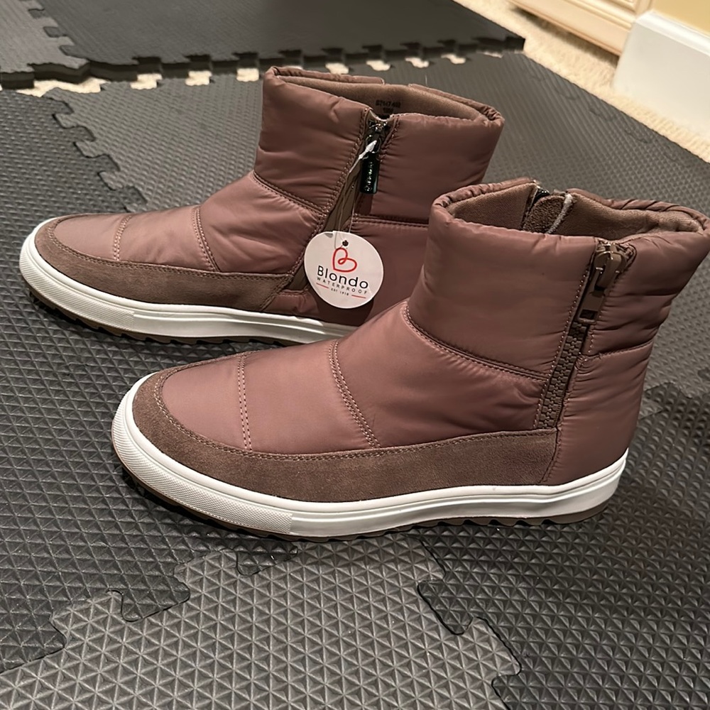 NWT Blondo Waterproof Boots size 10
